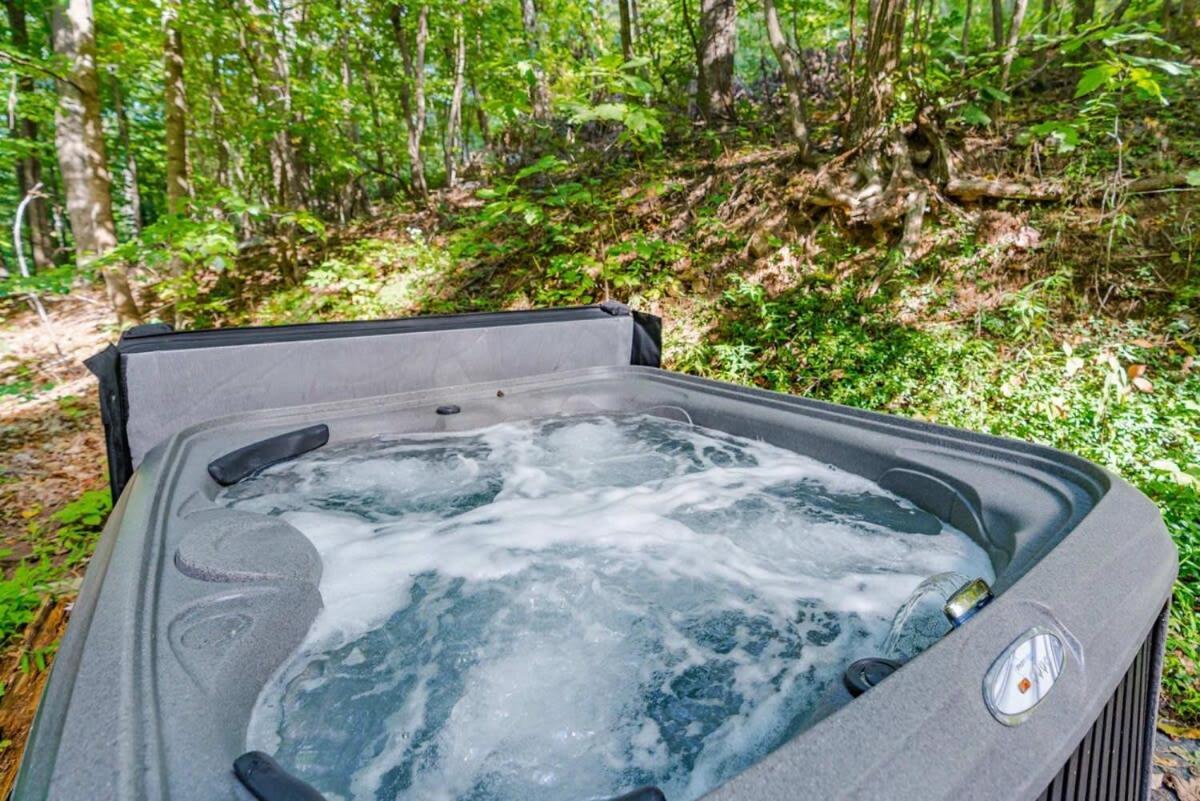 Modern Chalet Cabin W Hot Tub, Deck&Grill, & Wifi! Inwood Exteriör bild