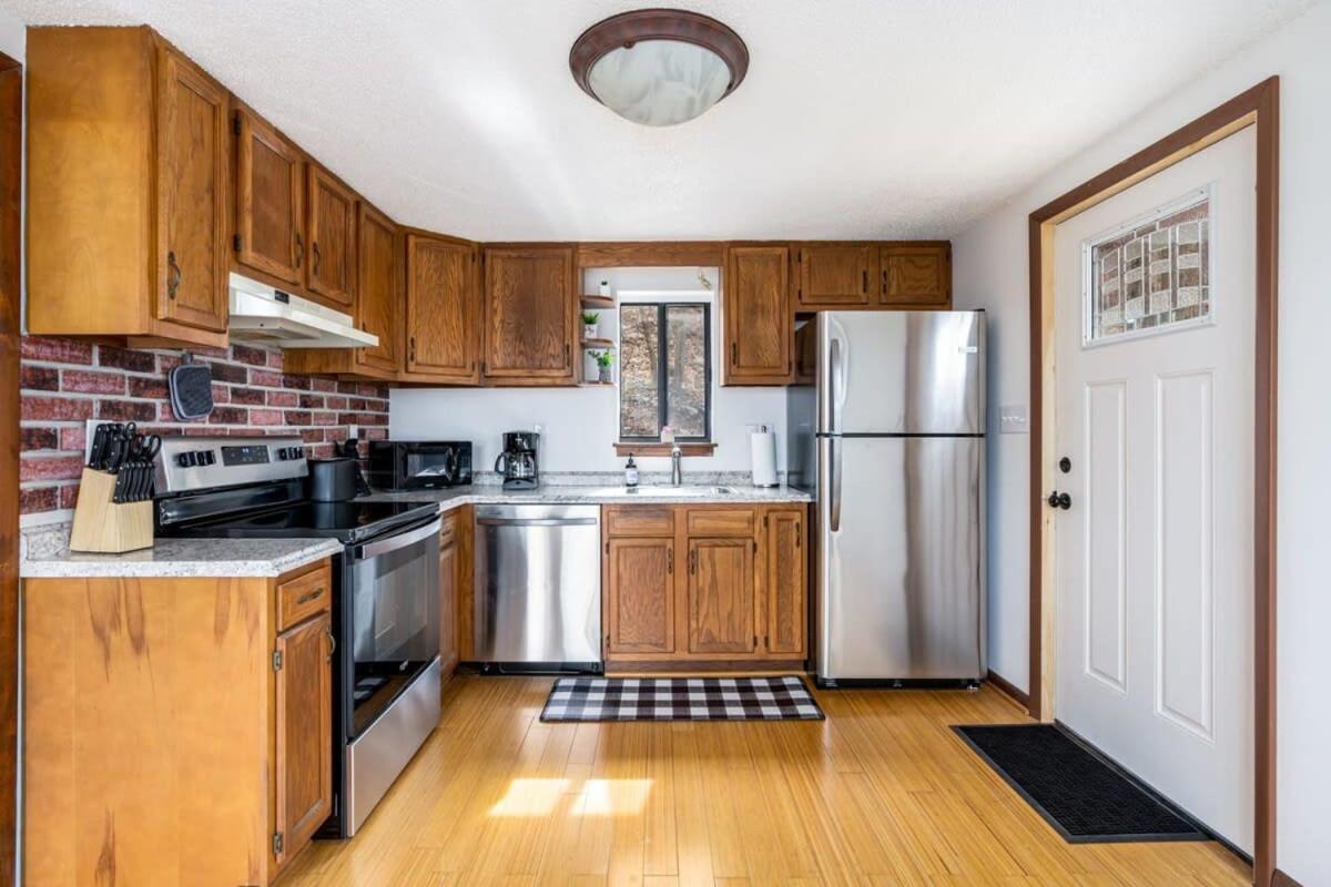Modern Chalet Cabin W Hot Tub, Deck&Grill, & Wifi! Inwood Exteriör bild