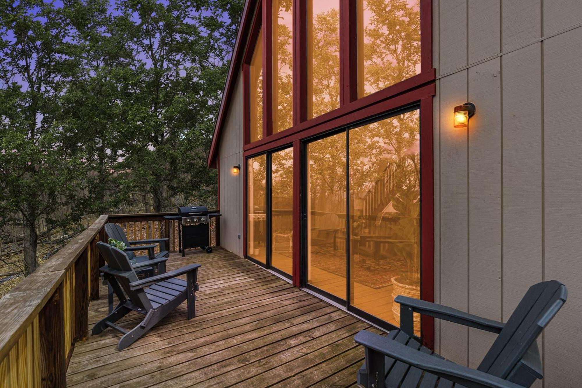 Modern Chalet Cabin W Hot Tub, Deck&Grill, & Wifi! Inwood Exteriör bild