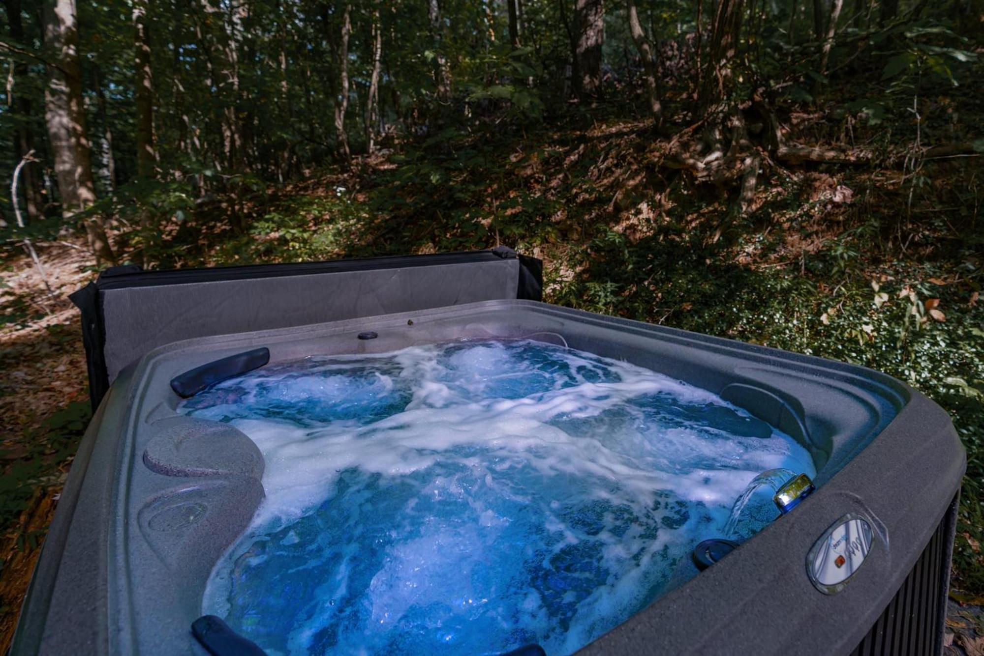 Modern Chalet Cabin W Hot Tub, Deck&Grill, & Wifi! Inwood Exteriör bild