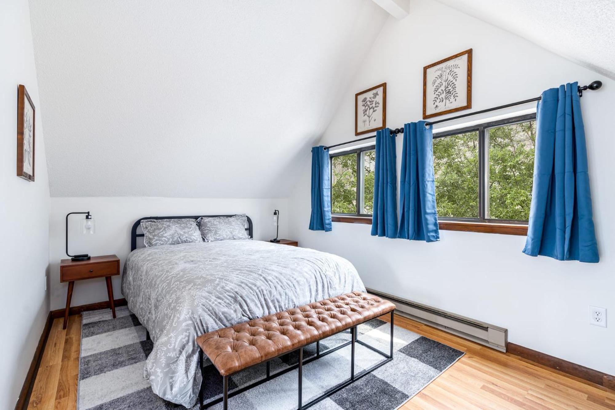 Modern Chalet Cabin W Hot Tub, Deck&Grill, & Wifi! Inwood Exteriör bild