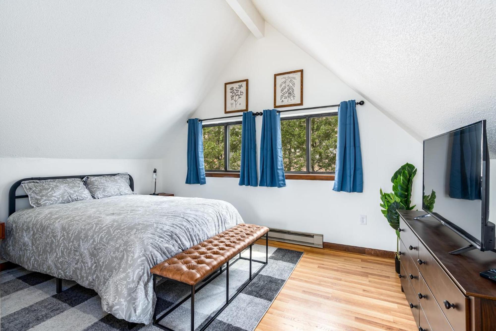 Modern Chalet Cabin W Hot Tub, Deck&Grill, & Wifi! Inwood Exteriör bild