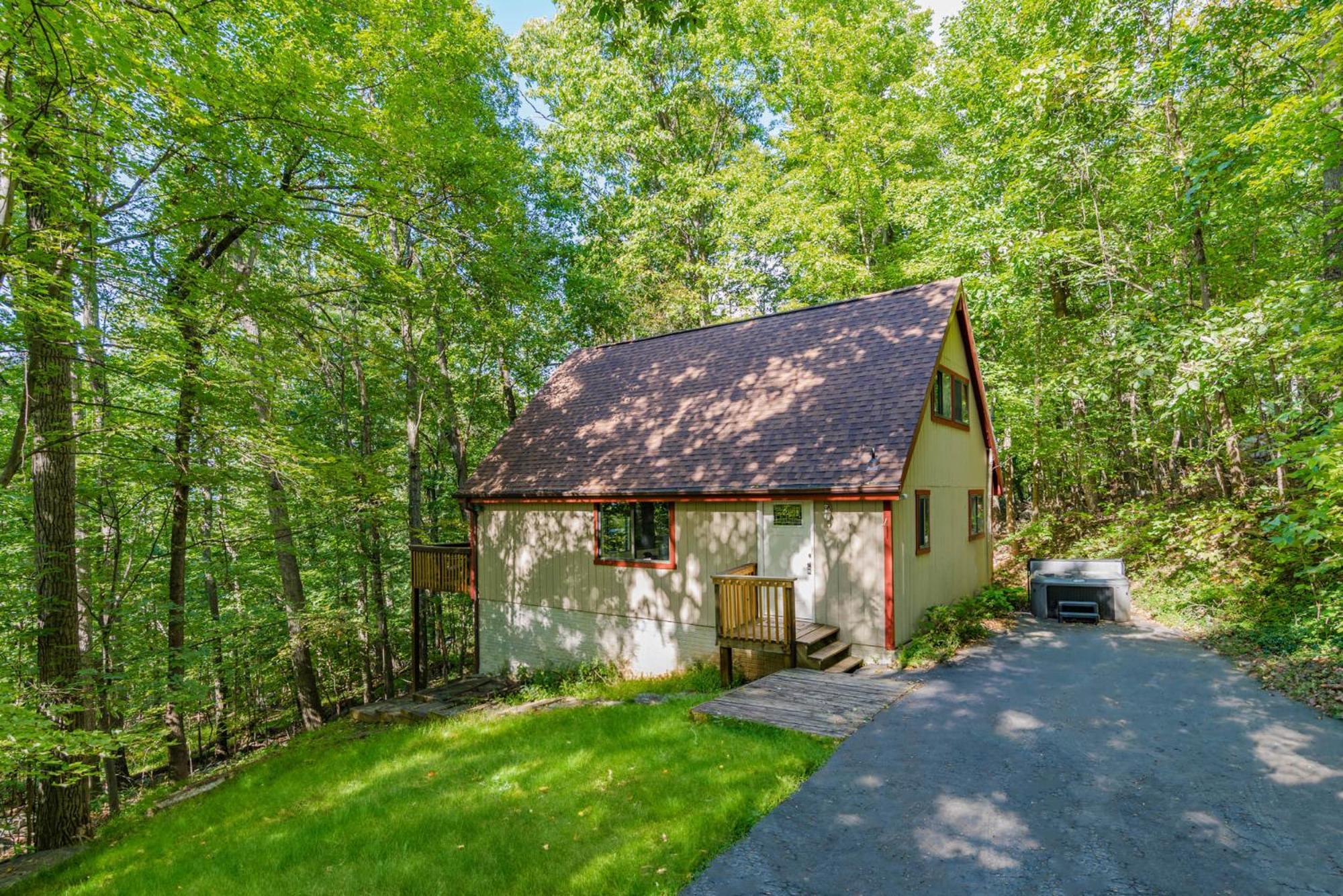 Modern Chalet Cabin W Hot Tub, Deck&Grill, & Wifi! Inwood Exteriör bild